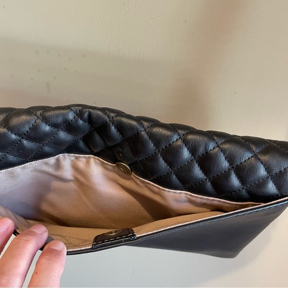 Elegant Black Quilted Chain Bag - Picture 3 of 6